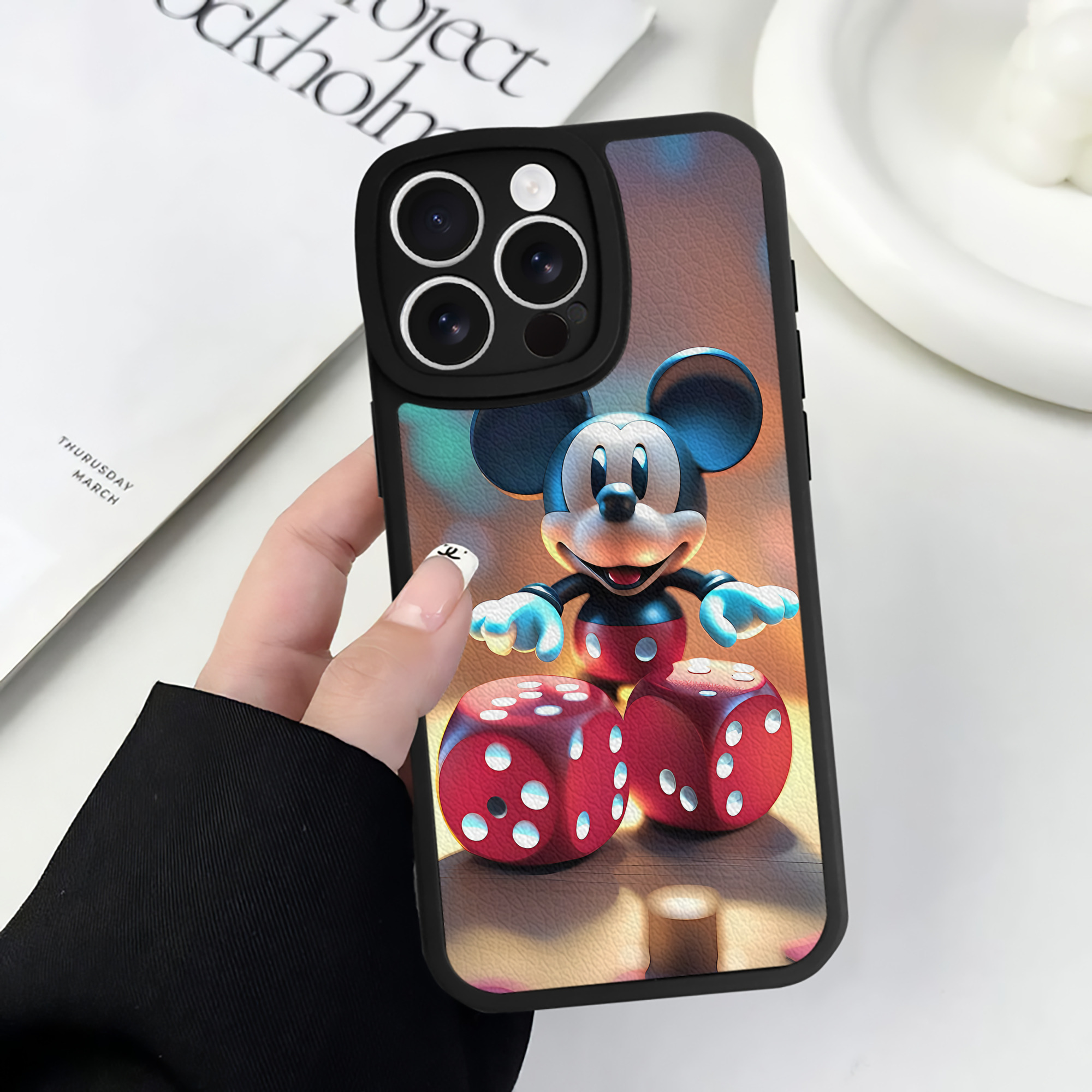 （画像用） ミッキーマウス Mickey Mouse 【iPhone 16シリーズ対応】シリコンスマホケース（レザー調） 材質：シリコン